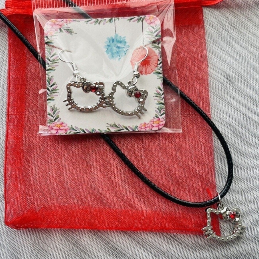 NWOT Hello Kitty 2 pc set, earrings and necklace